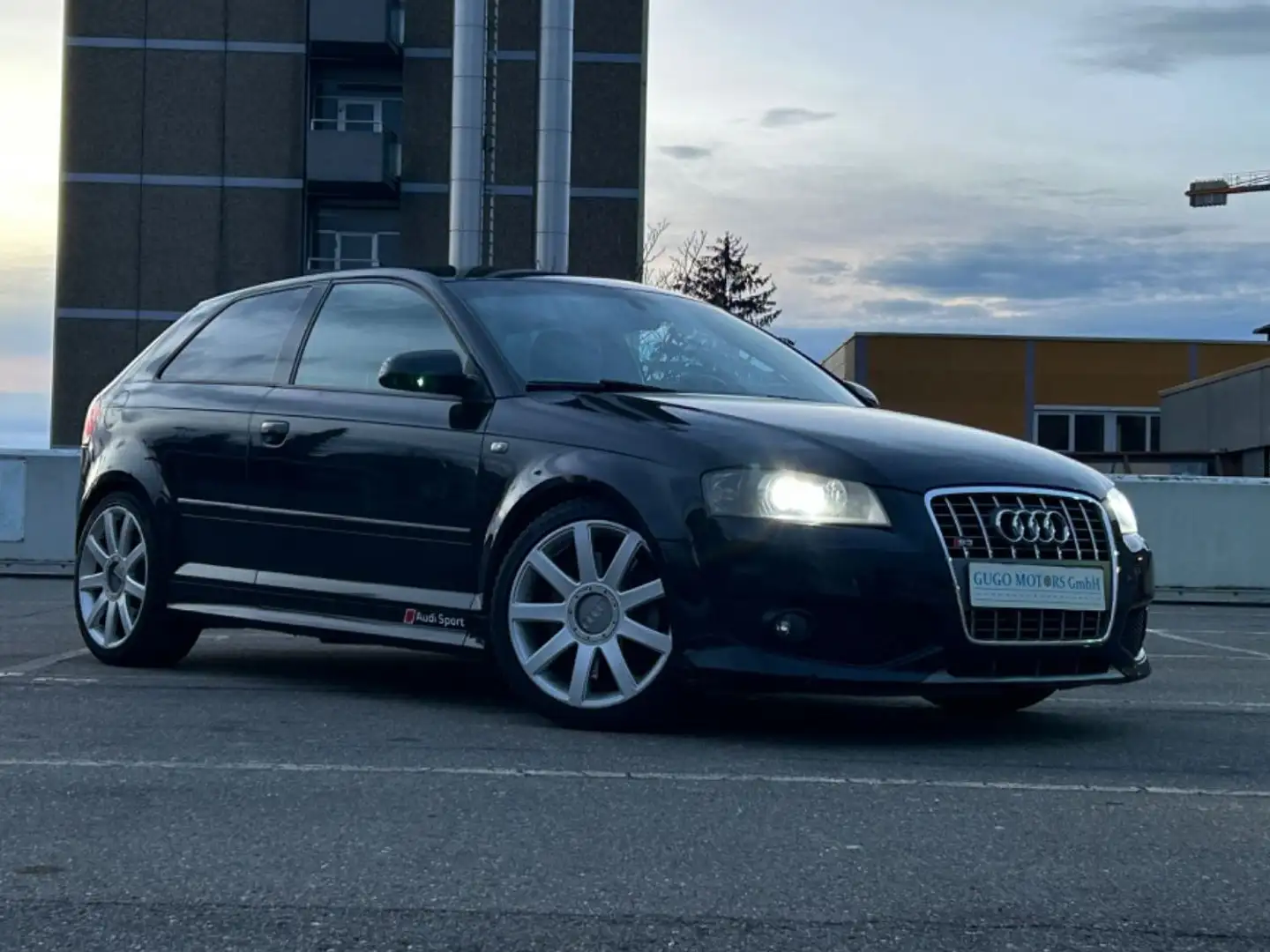 Audi S3 2.0 TFSI quattro 6-Gang Schwarz - 2