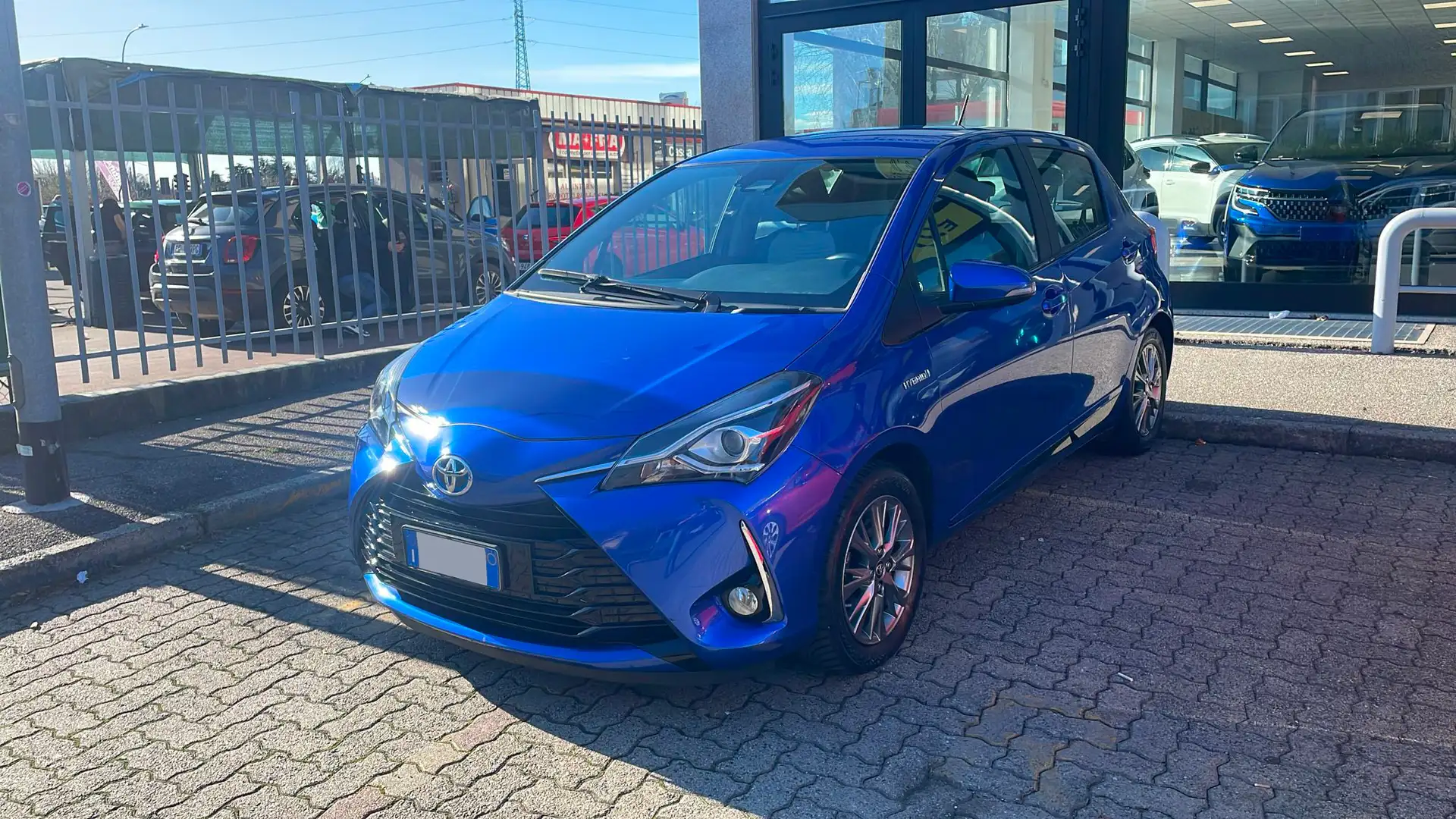 Toyota Yaris 1.5 Hybrid 5 porte Active Blu/Azzurro - 1