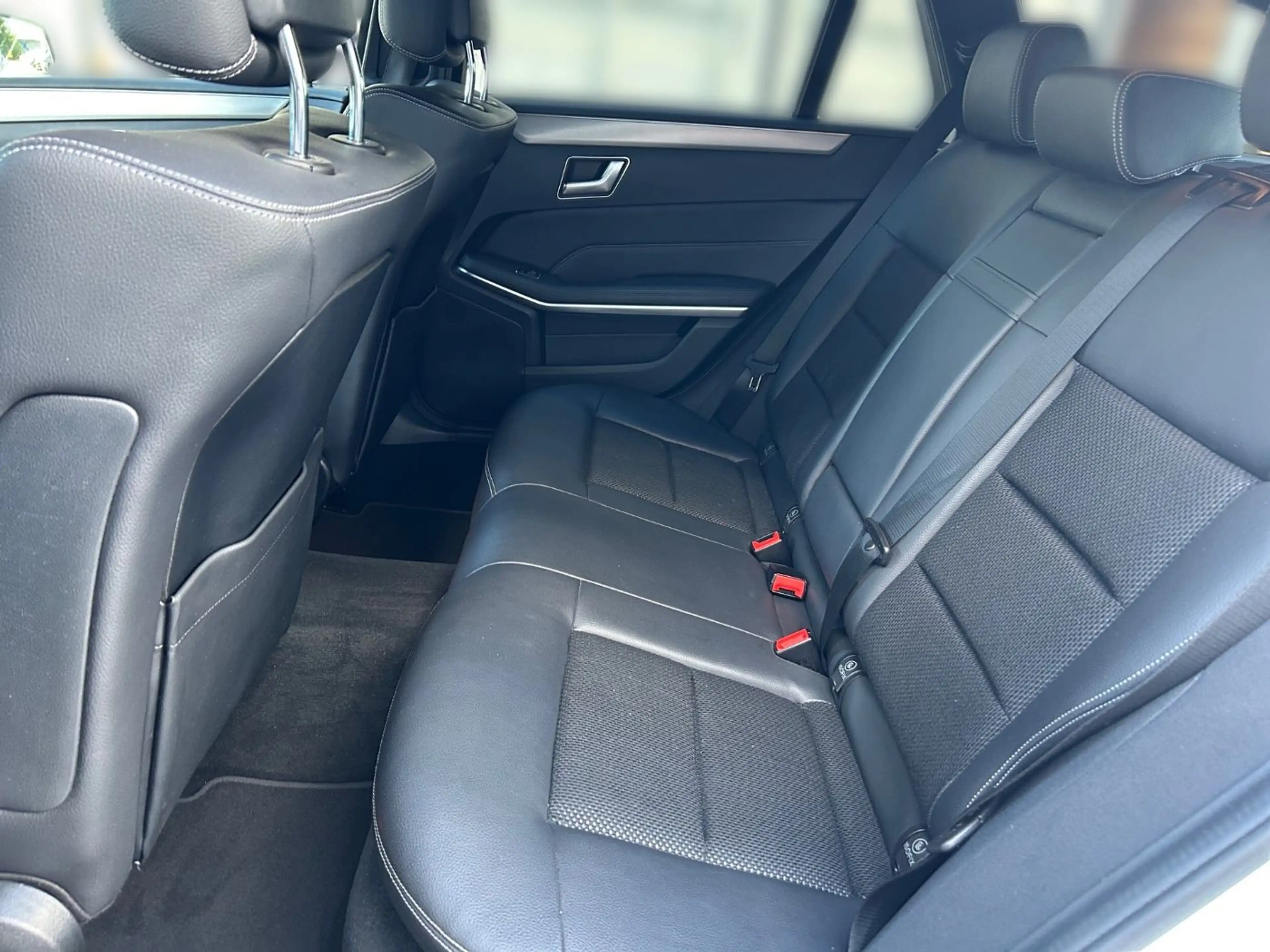 Mercedes-Benz E 200 BlueTEC T-Modell Sportpaket Klima Shz SHD — photo 12
