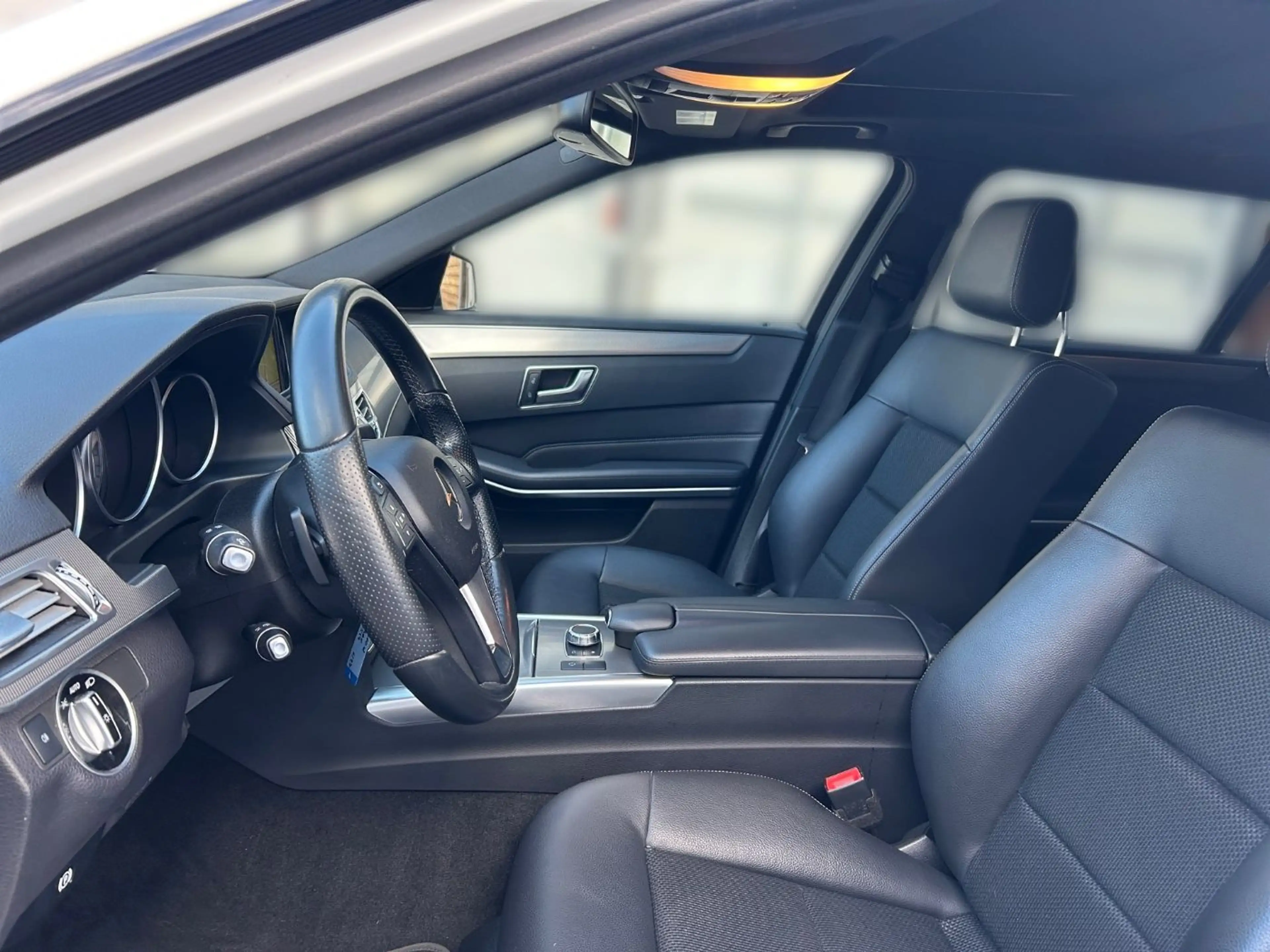 Mercedes-Benz E 200 BlueTEC T-Modell Sportpaket Klima Shz SHD — photo 8