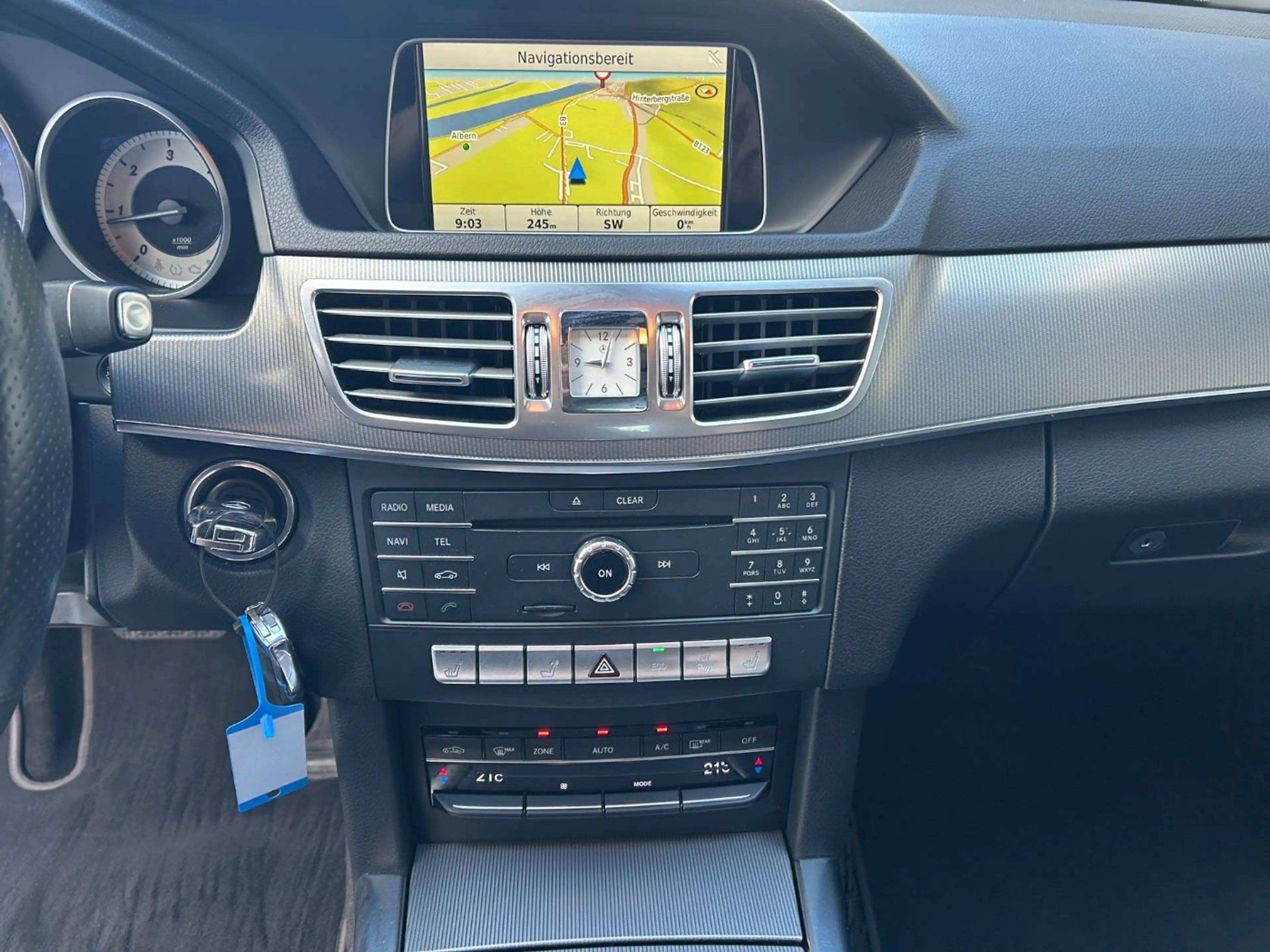 Mercedes-Benz E 200 BlueTEC T-Modell Sportpaket Klima Shz SHD — photo 10