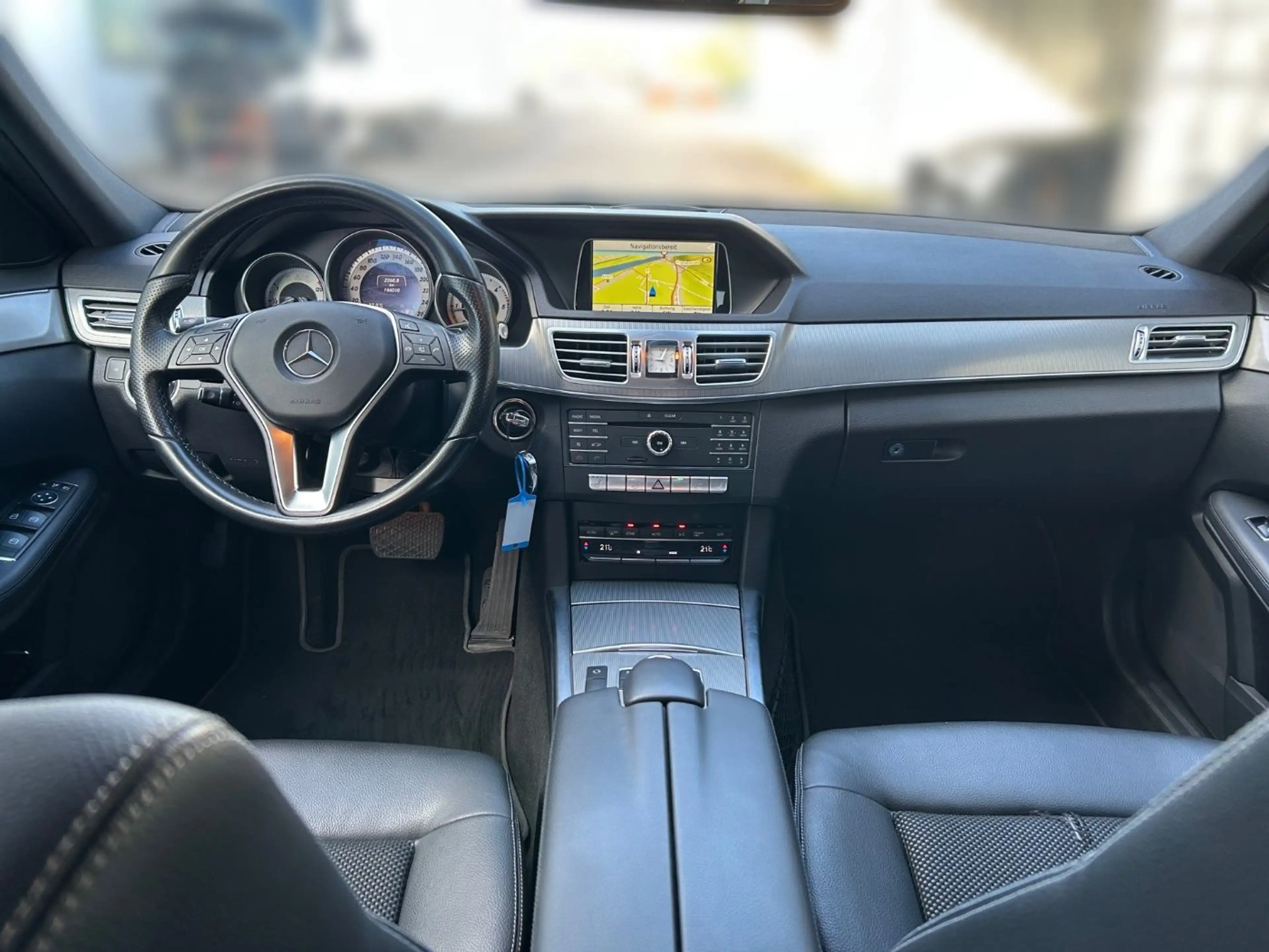 Mercedes-Benz E 200 BlueTEC T-Modell Sportpaket Klima Shz SHD — photo 11