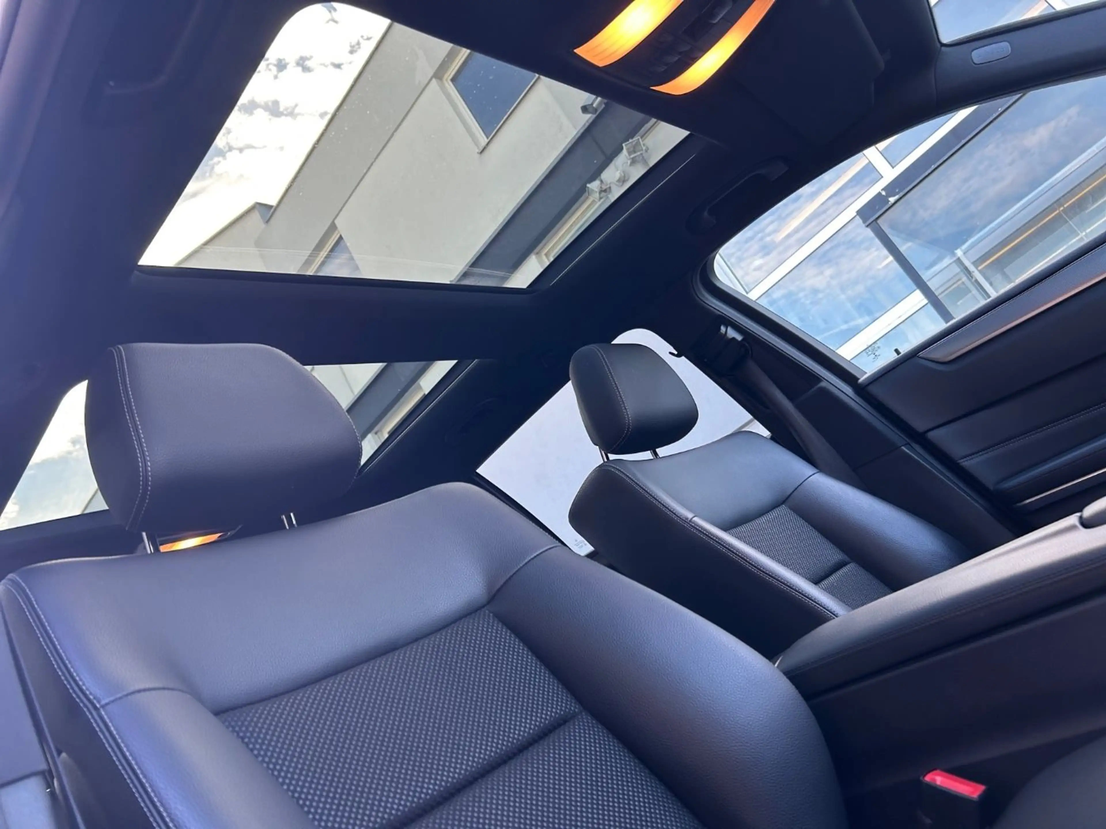 Mercedes-Benz E 200 BlueTEC T-Modell Sportpaket Klima Shz SHD — photo 15