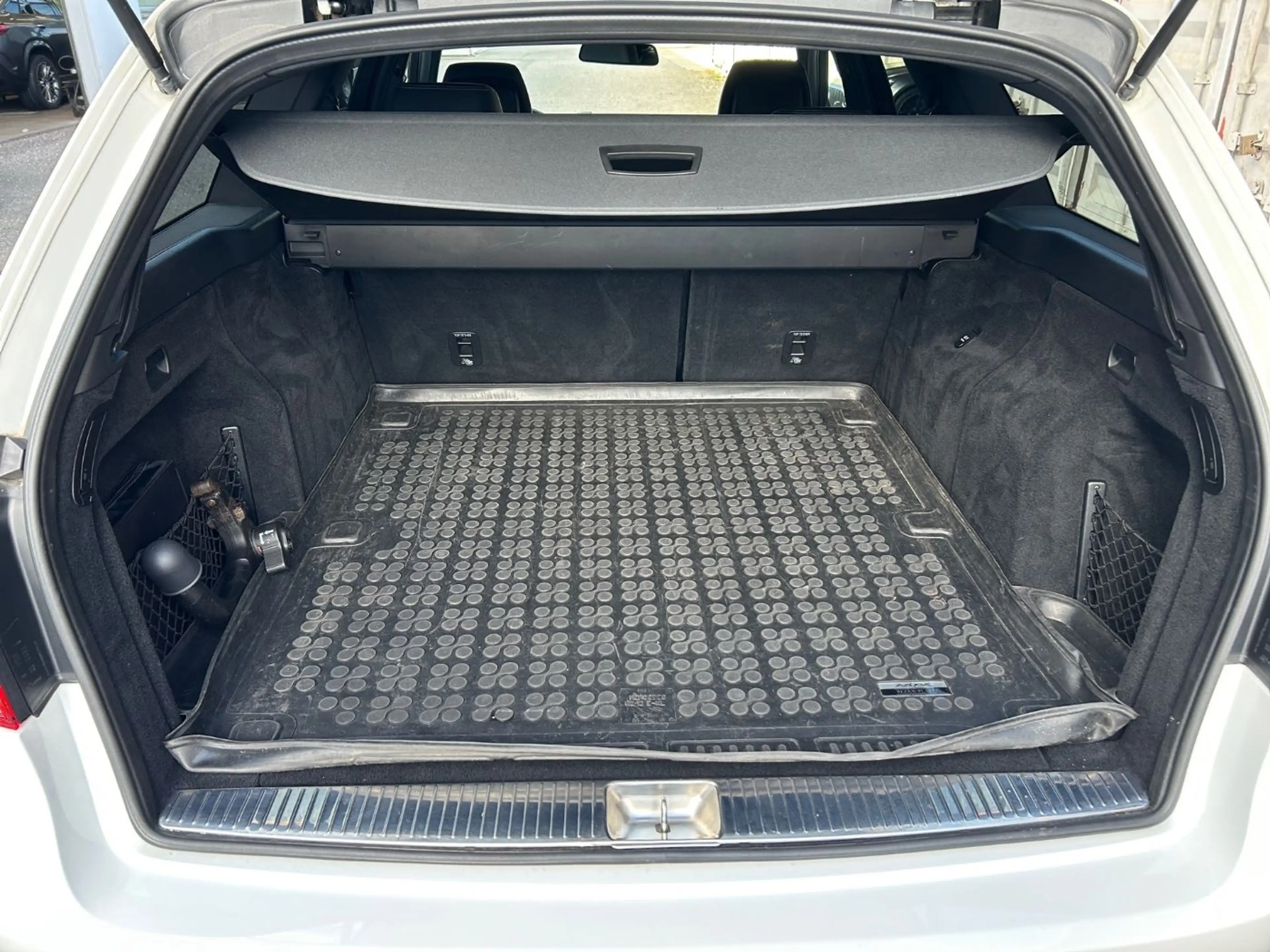 Mercedes-Benz E 200 BlueTEC T-Modell Sportpaket Klima Shz SHD — photo 13