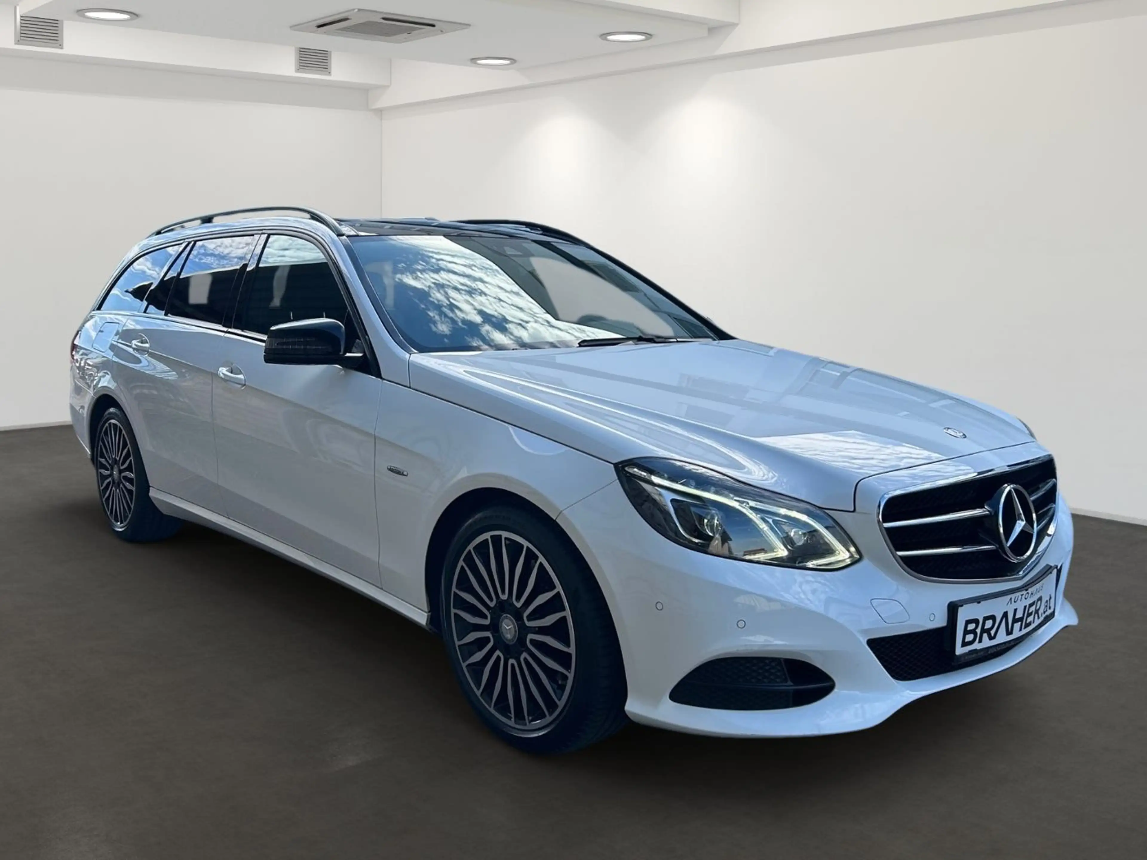 Mercedes-Benz E 200 BlueTEC T-Modell Sportpaket Klima Shz SHD — photo 3