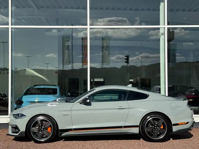 Ford Mustang view 5