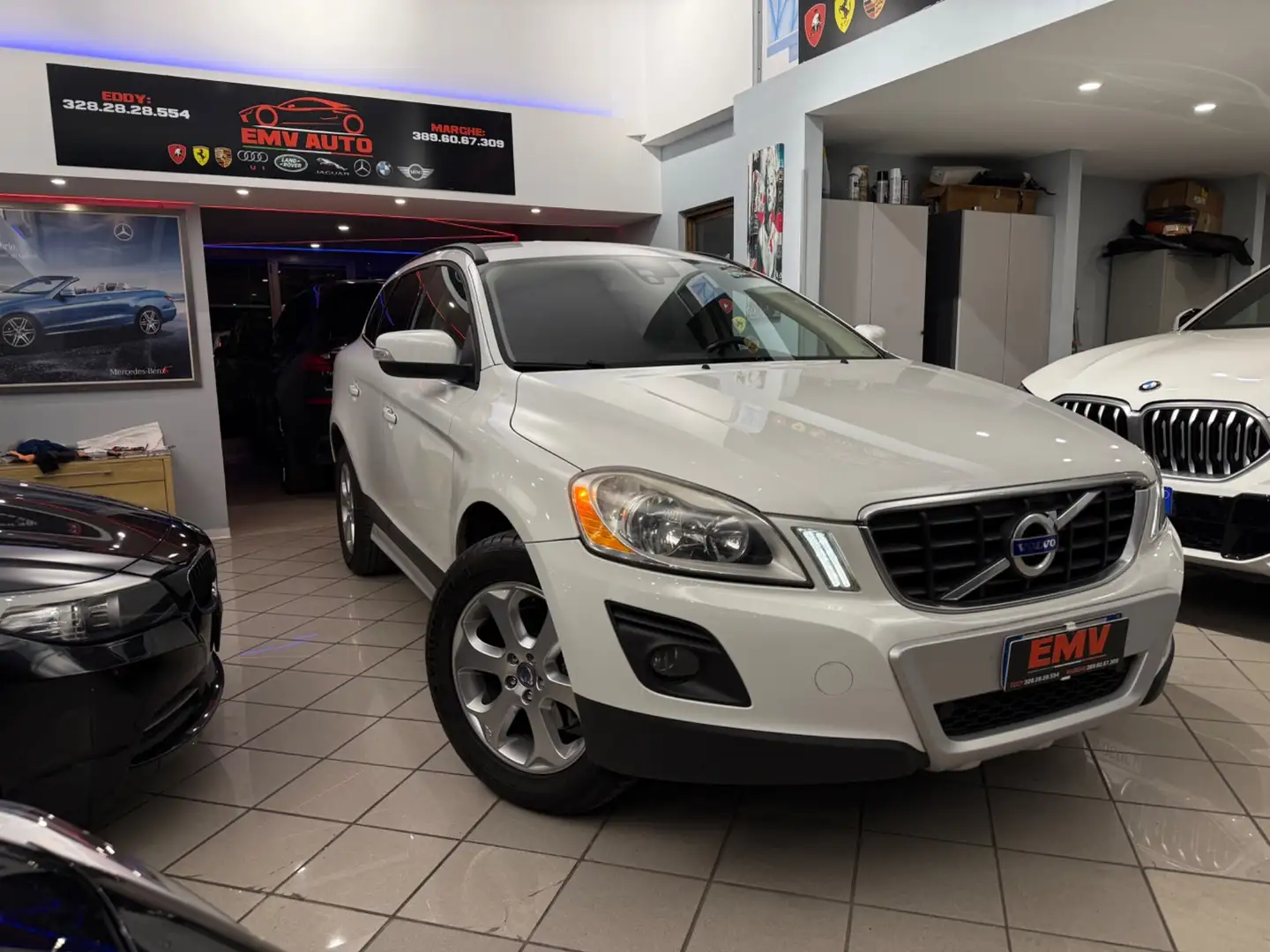 Volvo XC60 XC60 2.4 D 175 CV FWD DRIVe Summum Blanc - 1