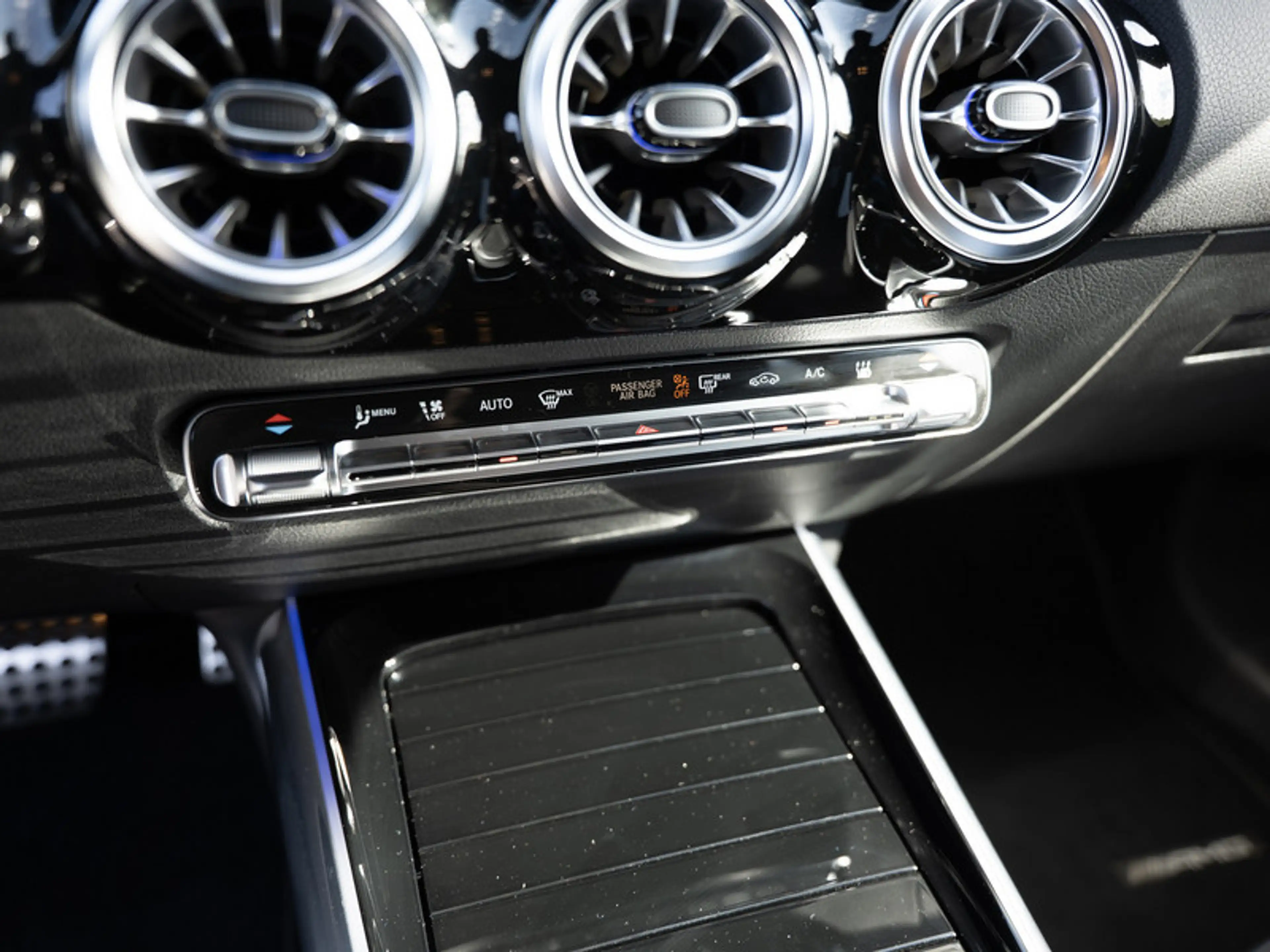 Mercedes-Benz EQA 300 4M AMG-Sport/LED/360/Night/Distr/Totw/18 — photo 15
