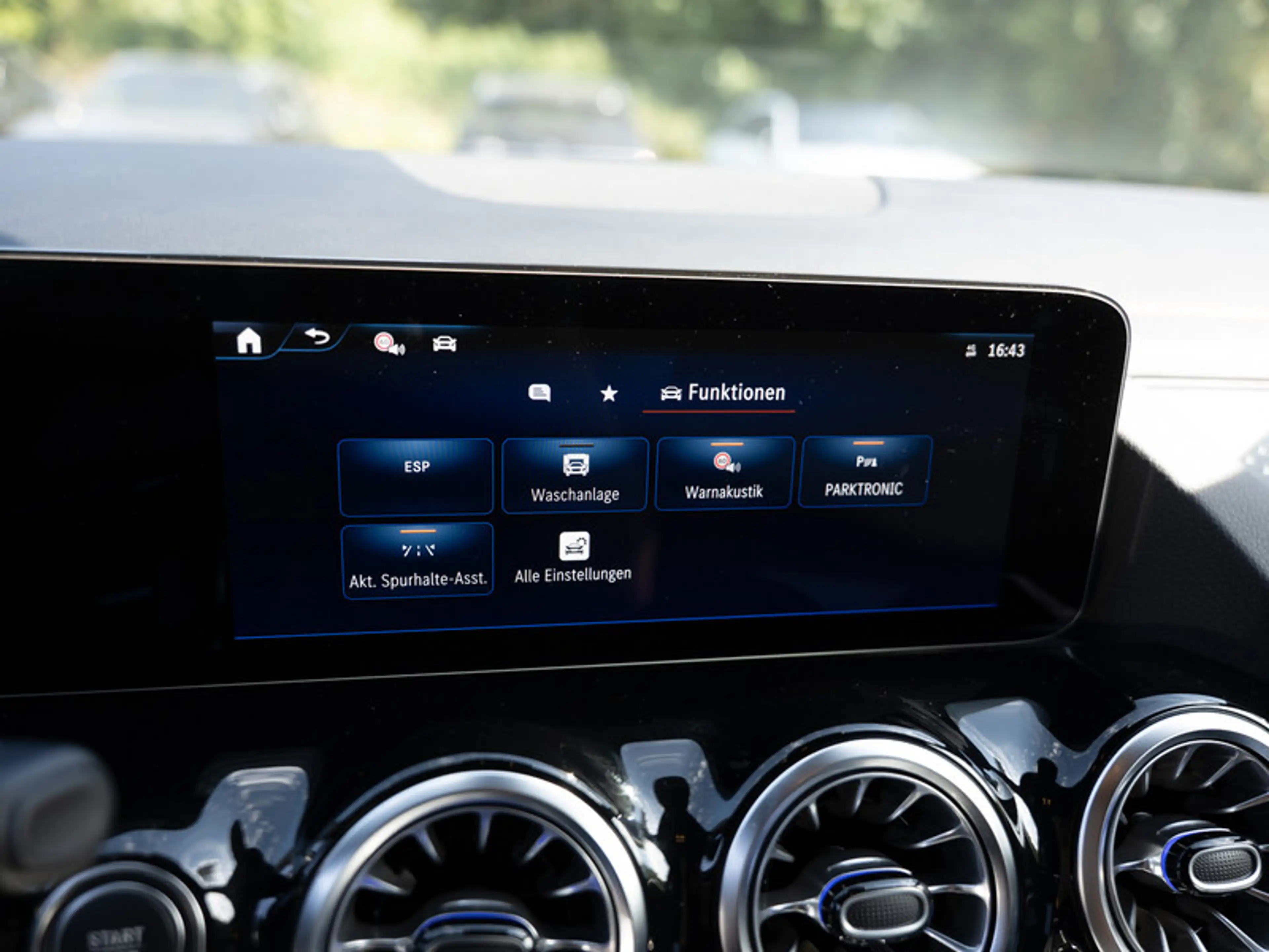 Mercedes-Benz EQA 300 4M AMG-Sport/LED/360/Night/Distr/Totw/18 — photo 13