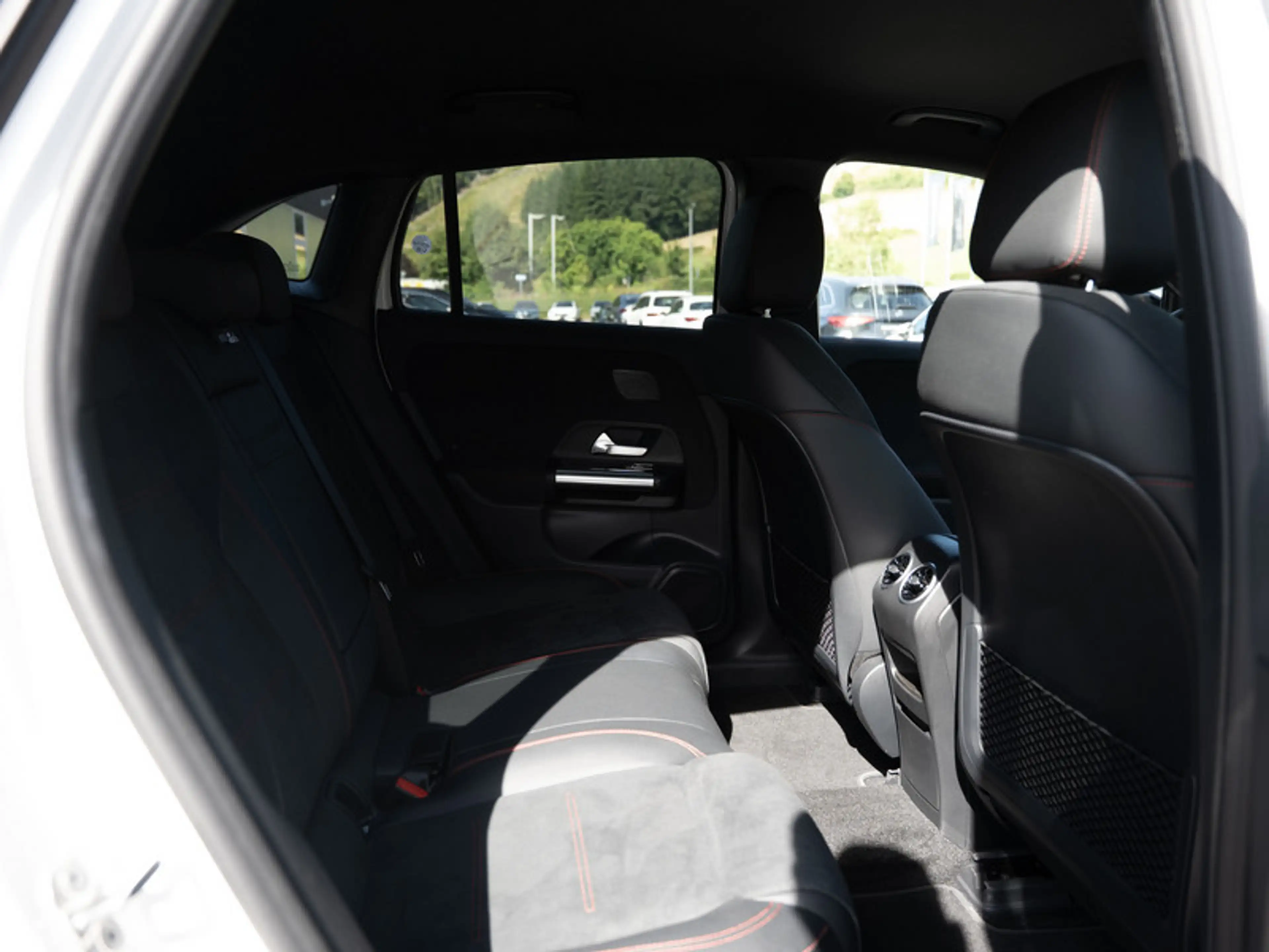 Mercedes-Benz EQA 300 4M AMG-Sport/LED/360/Night/Distr/Totw/18 — photo 5
