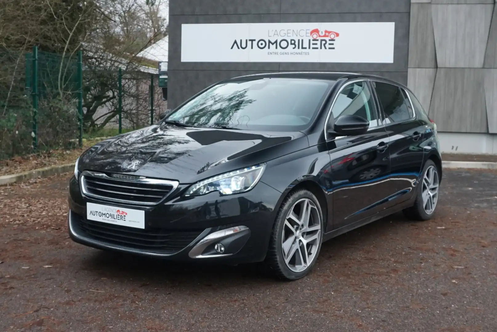 Peugeot 308 1.2 e-THP 130 ch - EAT6 ALLURE +Toit pano Schwarz - 2