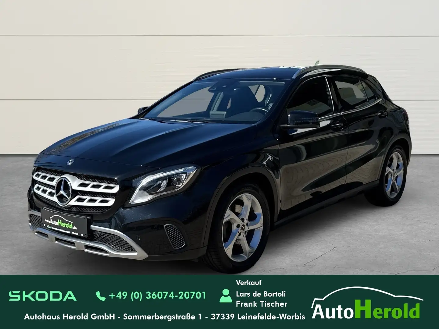 Mercedes-Benz GLA 180 -Klasse 250 Urban 4Matic-7G-DCT+NAVI+WKR+AHK Noir - 1