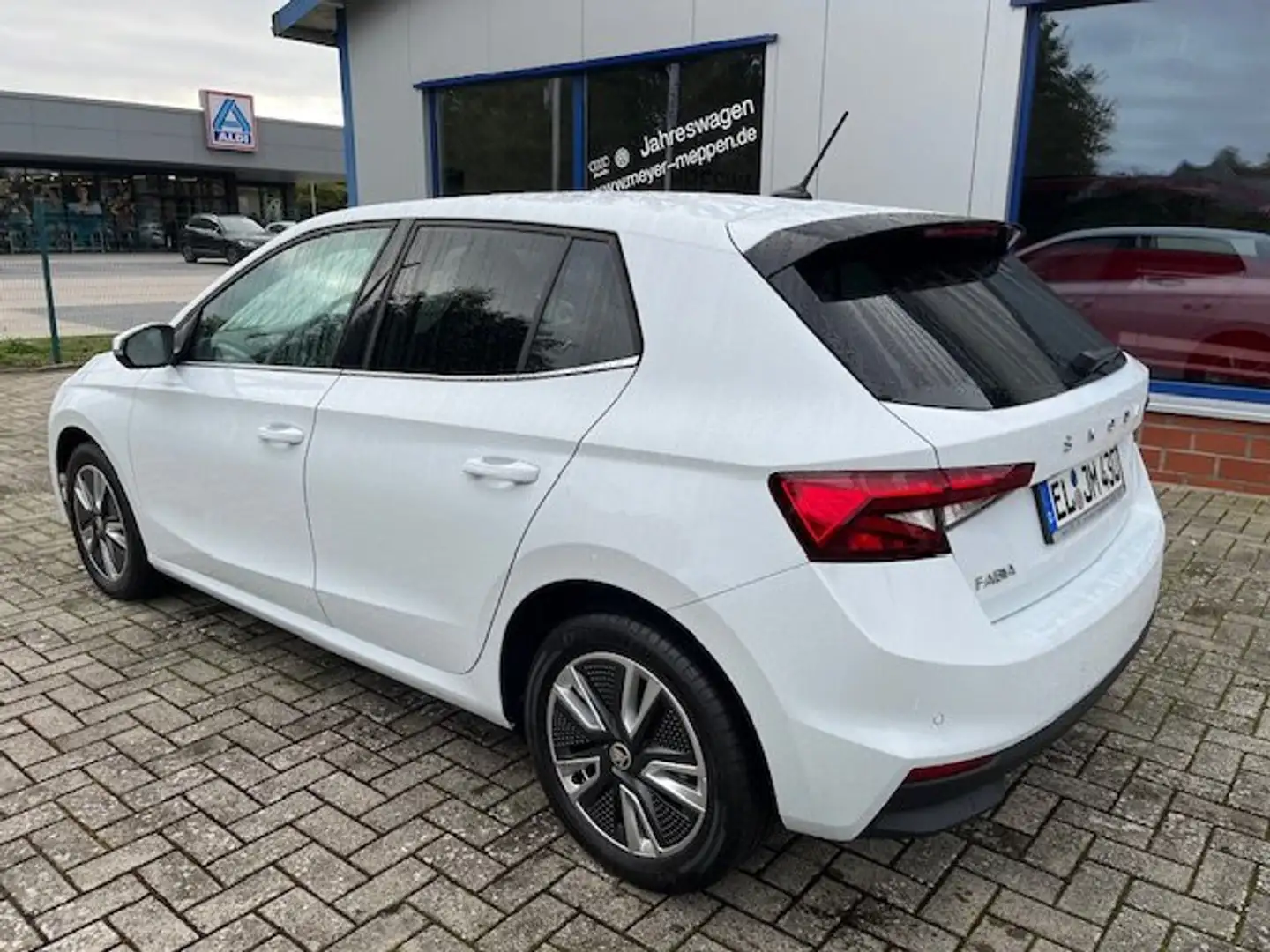 Skoda Fabia 1.5 TSI DSG Style Navi ACC PDC Sitzhzg Weiß - 2