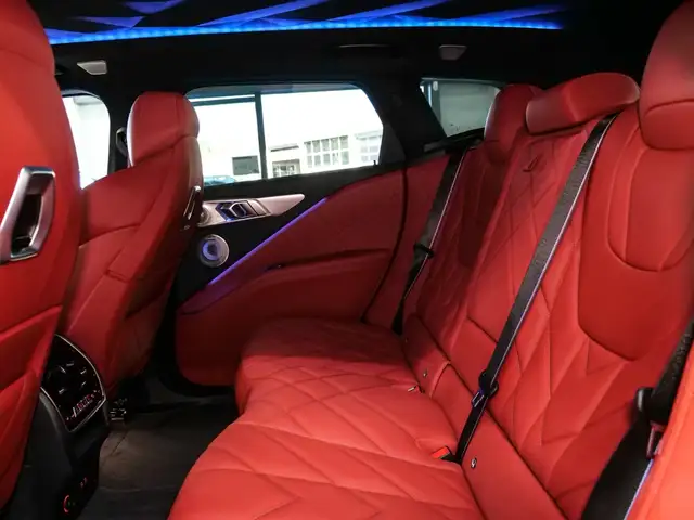 BMW XM view 11