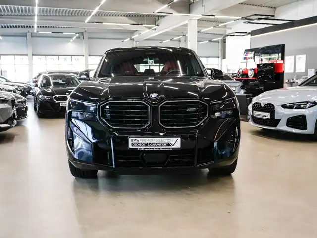 BMW XM view 3
