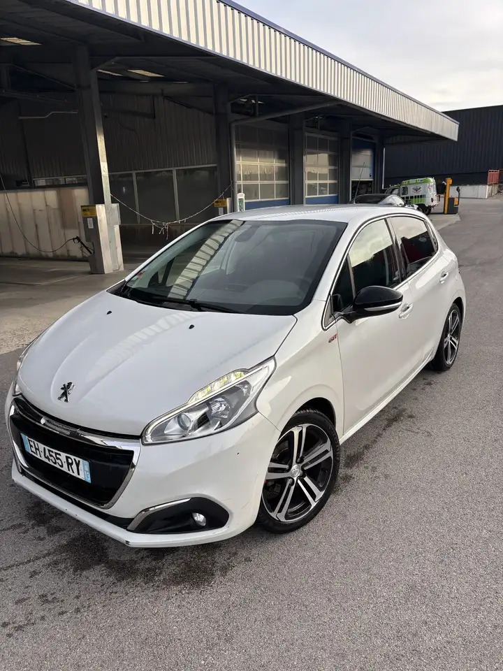 Peugeot 208 1.2 PureTech 110ch S\u0026S BVM5 GT Line