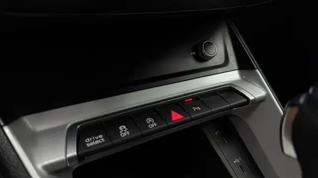 Audi Q3 view 24