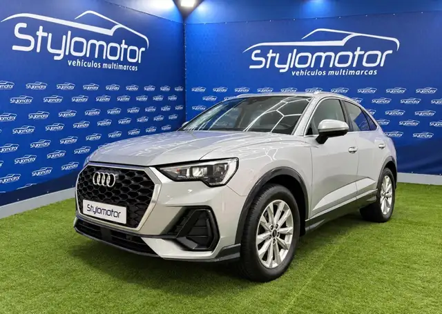 Audi Q3 view 18