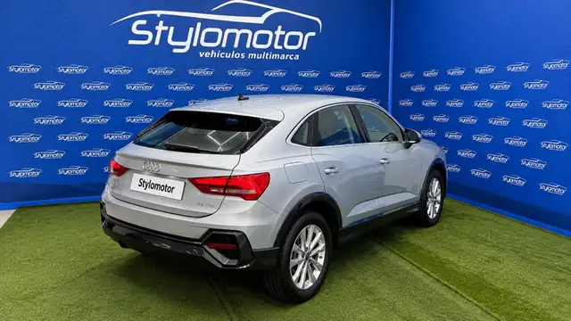 Audi Q3 view 15