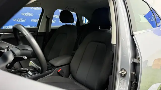 Audi Q3 view 14