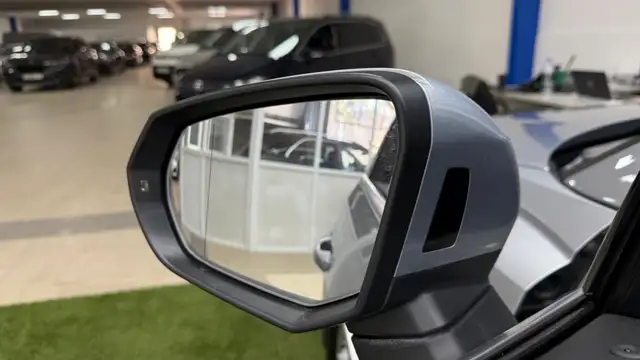 Audi Q3 view 11