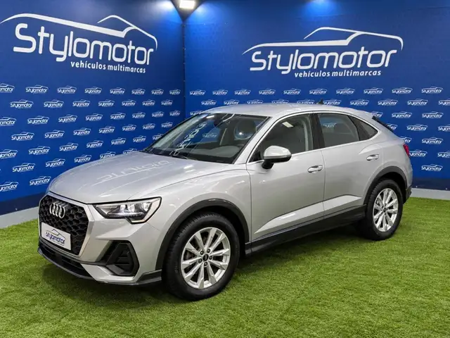 Audi Q3 view 21