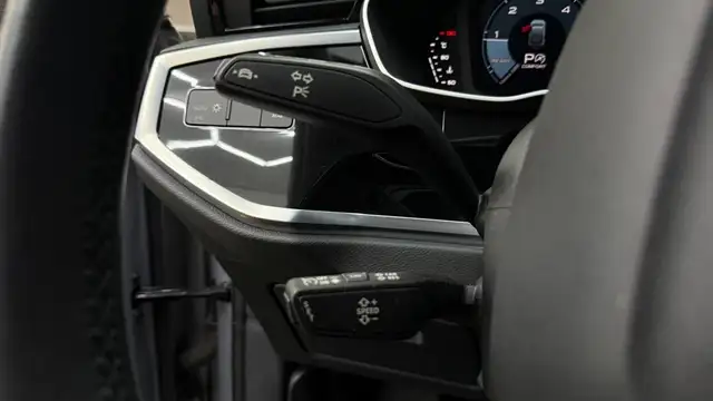 Audi Q3 view 27