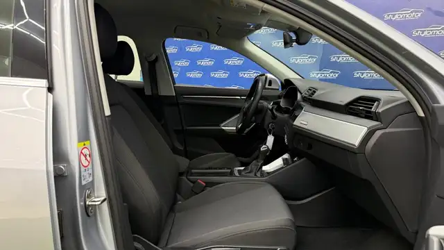 Audi Q3 view 23