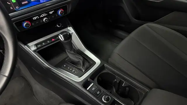 Audi Q3 view 30