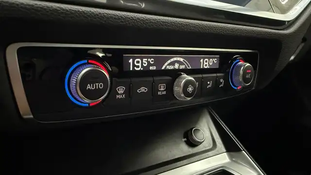 Audi Q3 view 9