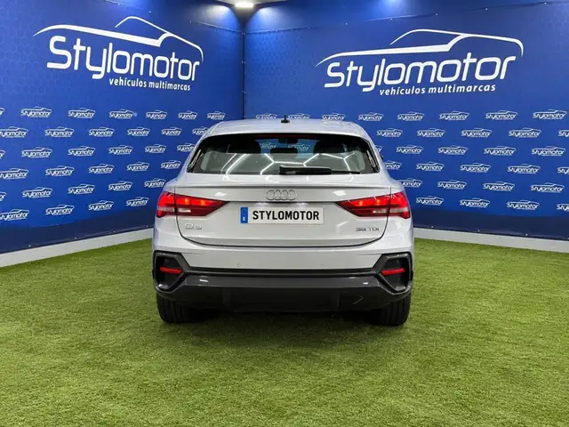 Audi Q3 view 17