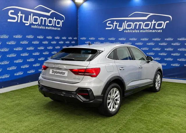 Audi Q3 view 19
