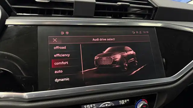 Audi Q3 view 25