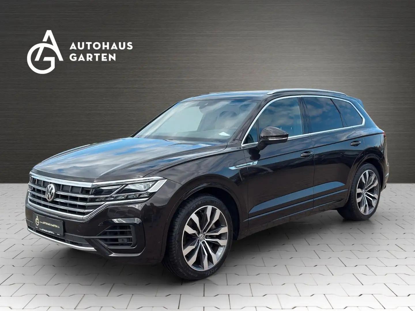 Volkswagen Touareg 4.0TDI Atmosphere R-Line 4Motion LED Bruin - 1