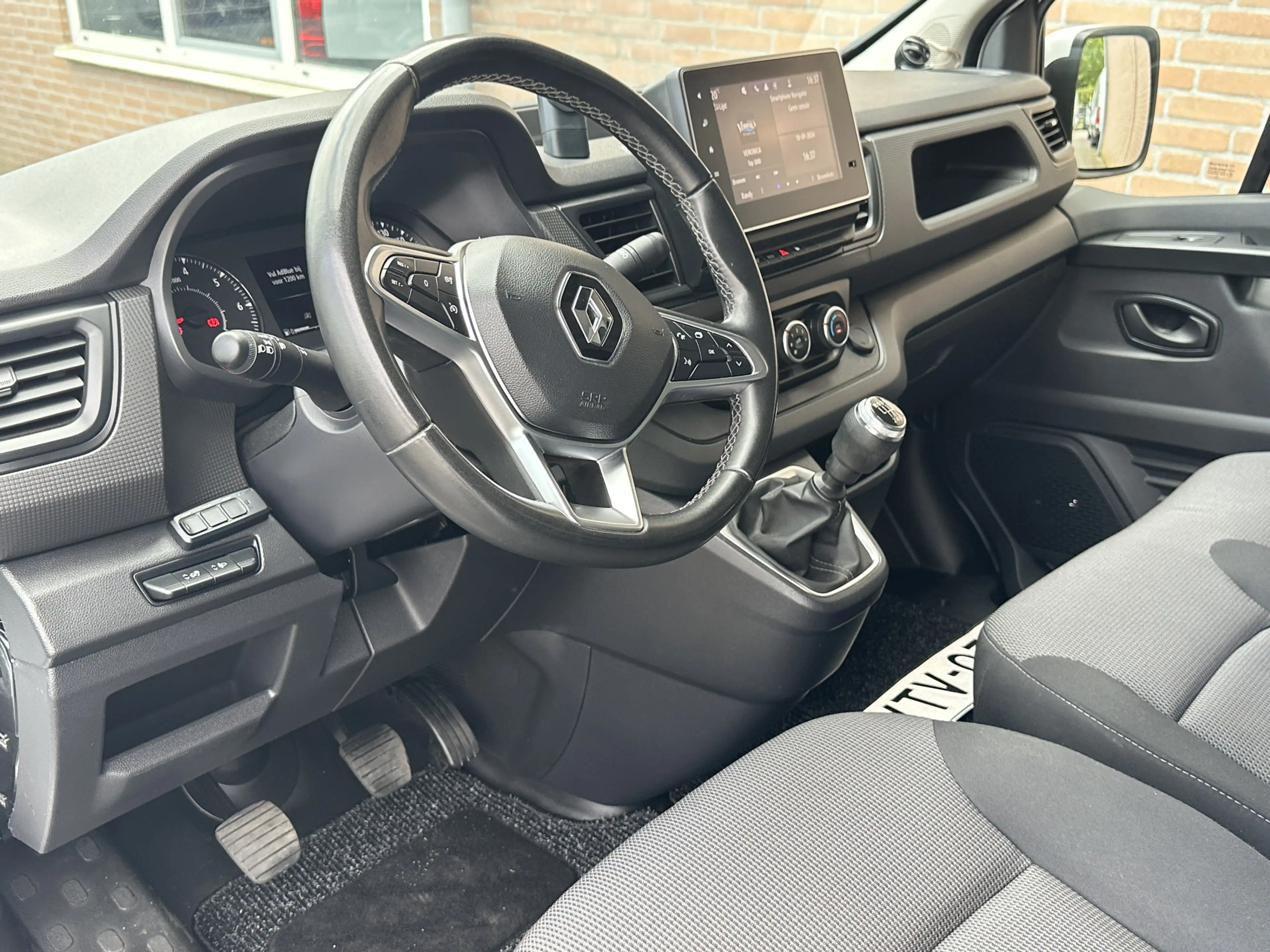 Renault Trafic 2.0dCi 130PK Lang / Navigatie / Imperiaal / Euro6 — photo 2