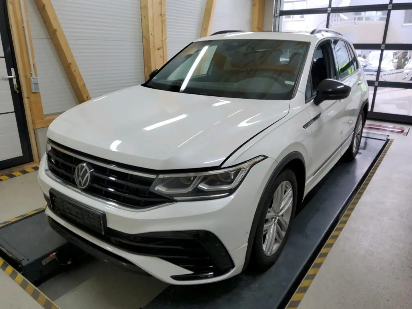 Volkswagen Tiguan 2.0 TSI 4M R-Line *MATRIX*PANO*HARMAN* Weiß - 2