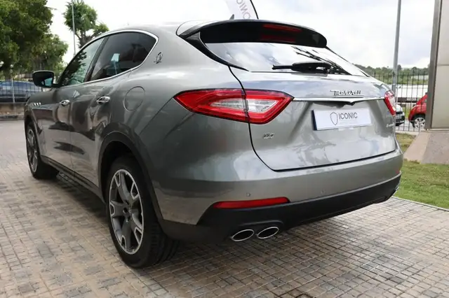 Maserati Levante view 6