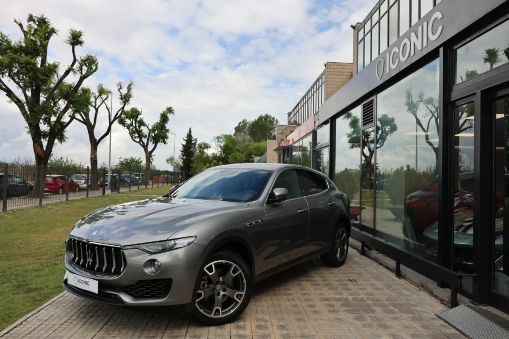 Maserati Levante 350 Aut. Gris - 1
