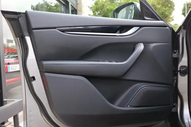 Maserati Levante view 13