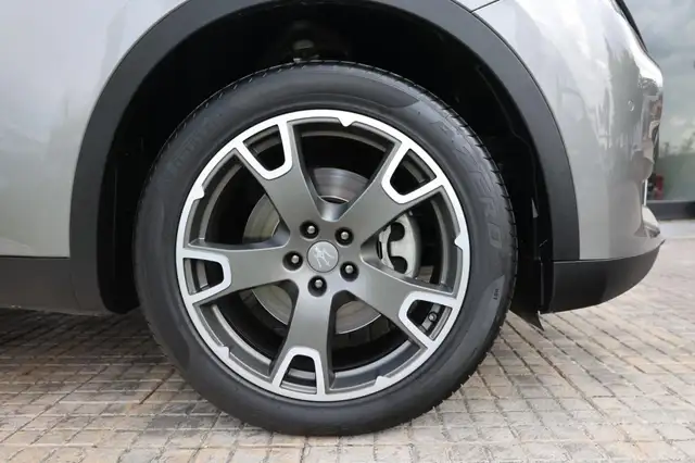 Maserati Levante view 12