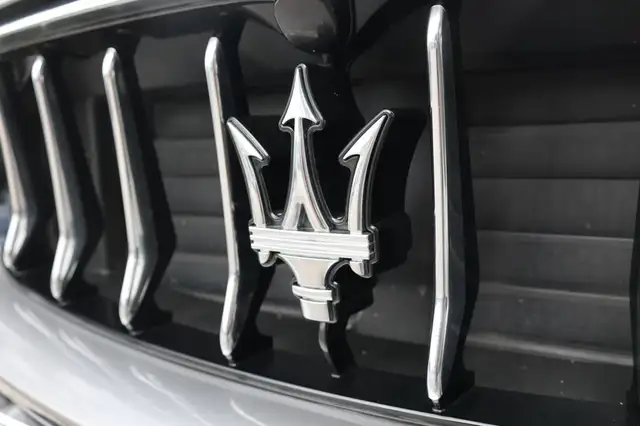 Maserati Levante view 11