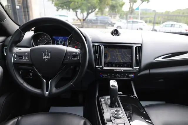 Maserati Levante view 17