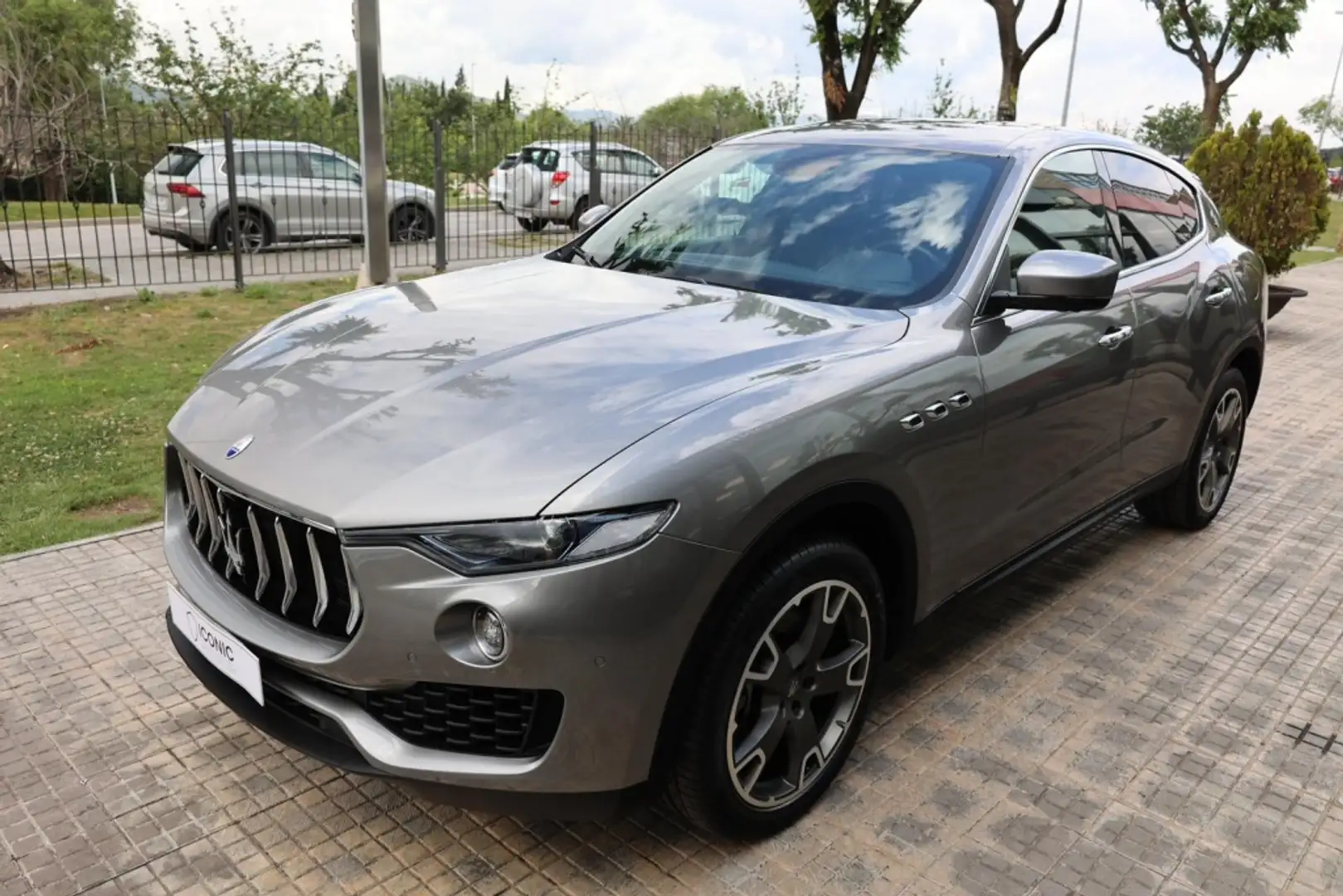 Maserati Levante 350 Aut. Gris - 2
