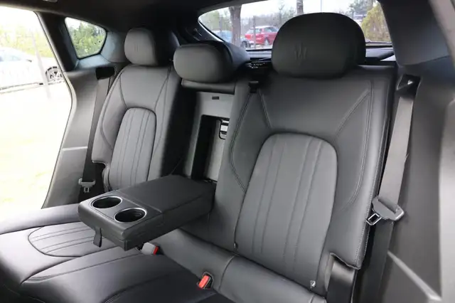 Maserati Levante view 18
