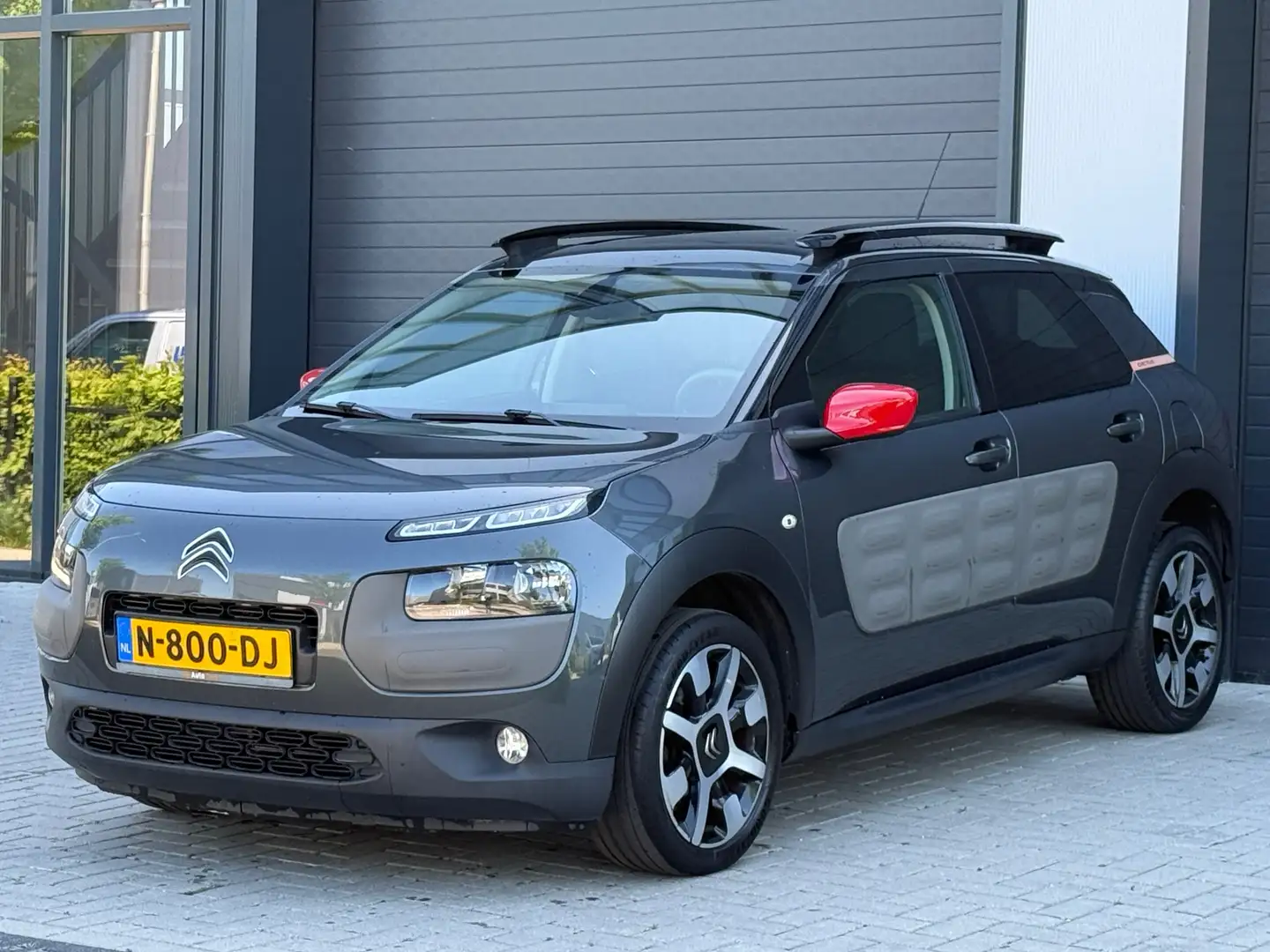 Citroen C4 Cactus 1.2 PureTech Business Plus / Camera / Pano Grigio - 2