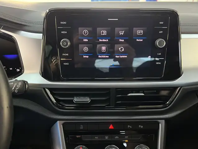 Volkswagen T-Roc view 14
