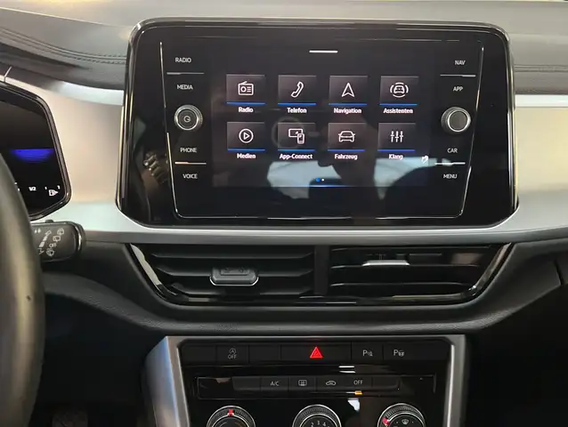 Volkswagen T-Roc view 13