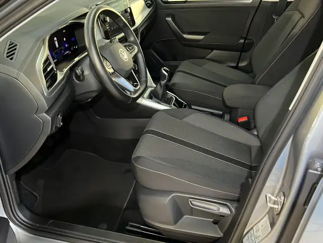 Volkswagen T-Roc view 6