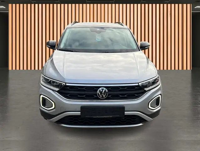 Volkswagen T-Roc view 20