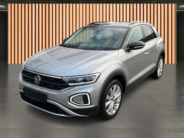 Volkswagen T-Roc view 2